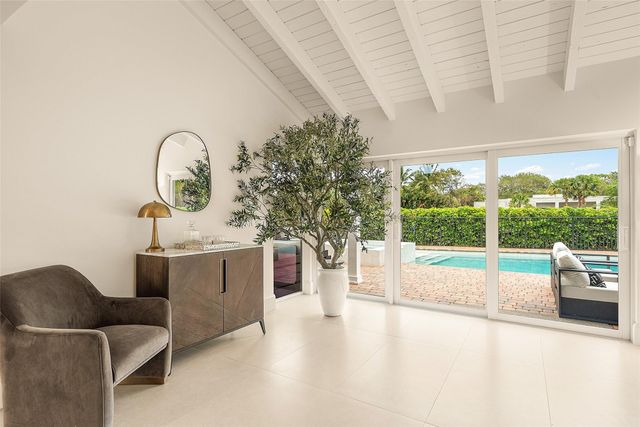 4877 Pineview Circle, Delray Beach, FL 33445