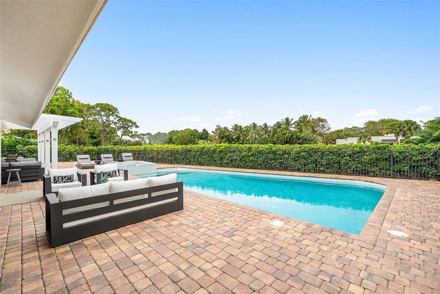 4877 Pineview Circle, Delray Beach, FL 33445