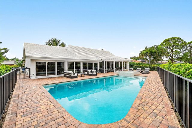 4877 Pineview Circle, Delray Beach, FL 33445