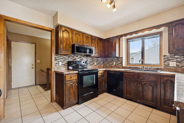 3423 Chalet Drive NW, Rochester, MN 55901