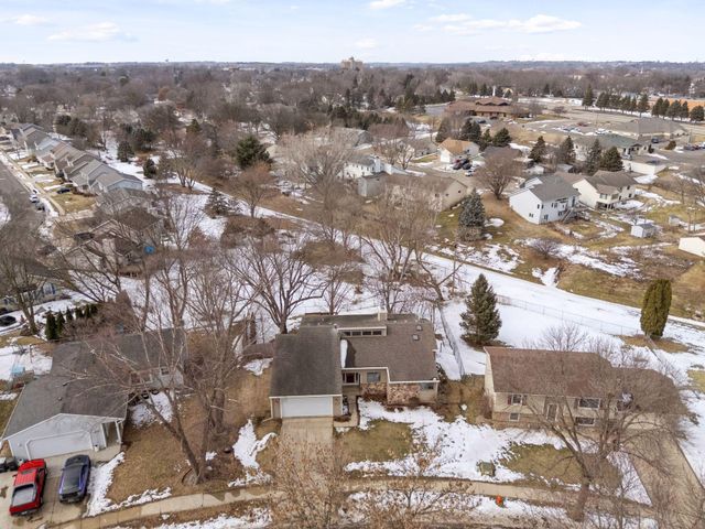 3423 Chalet Drive NW, Rochester, MN 55901