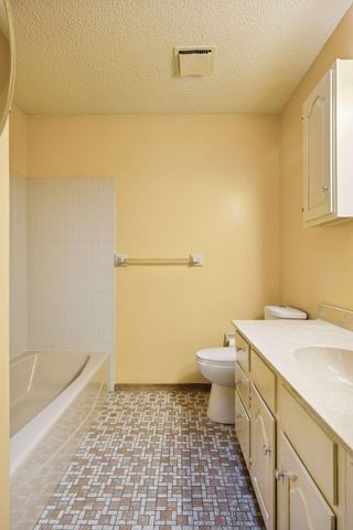 3423 Chalet Drive NW, Rochester, MN 55901