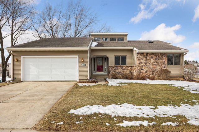 3423 Chalet Drive NW, Rochester, MN 55901