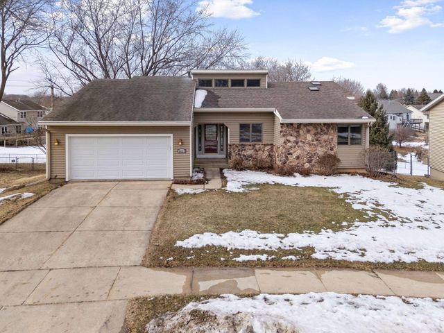 3423 Chalet Drive NW, Rochester, MN 55901