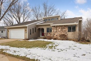 3423 Chalet Drive NW, Rochester, MN 55901