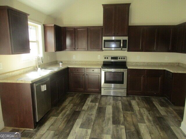 123 Needleleaf Court, Barnesville, GA 30204