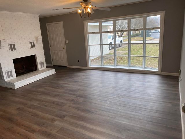 706 W JACKSON ST, Bolivar, TN 38008