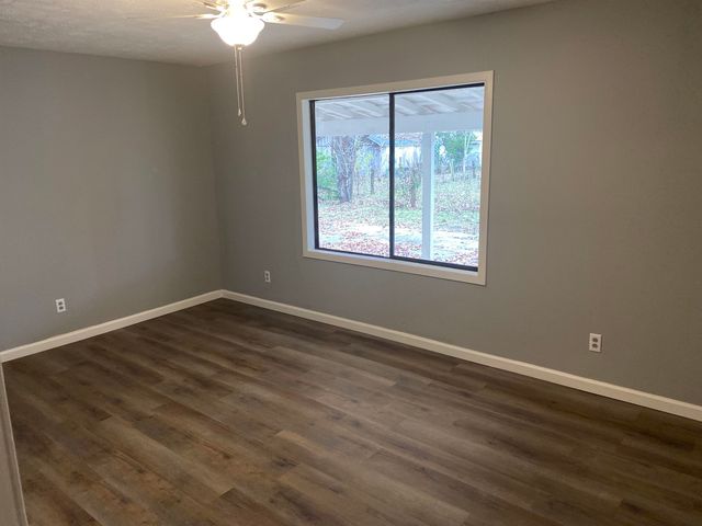 706 W JACKSON ST, Bolivar, TN 38008