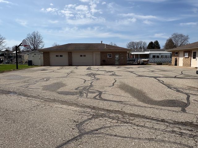 2701 GREENACRE Drive, Erie, PA 16506