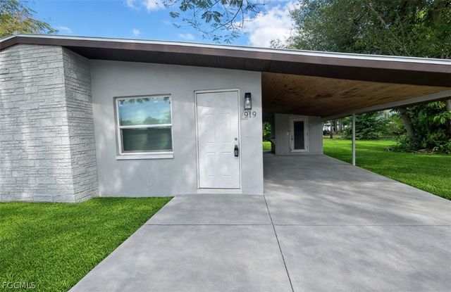 919 Freemont ST, Fort Myers, FL 33916