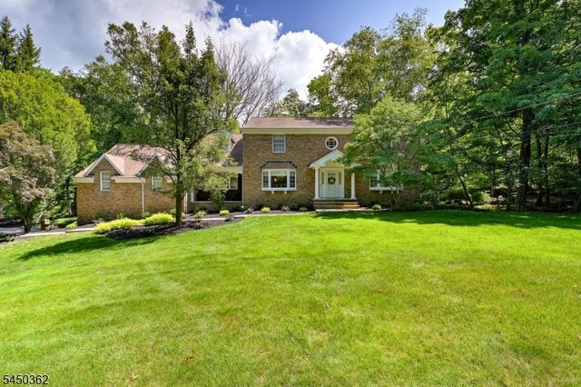 30 Cherry Tree Ln, Kinnelon Boro, NJ 07405