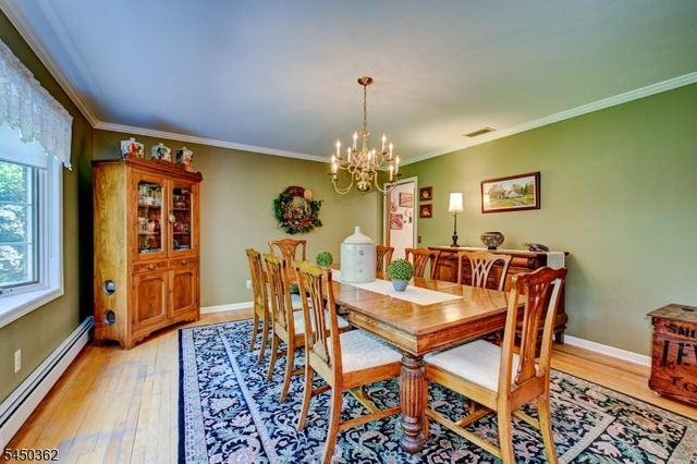 30 Cherry Tree Ln, Kinnelon Boro, NJ 07405