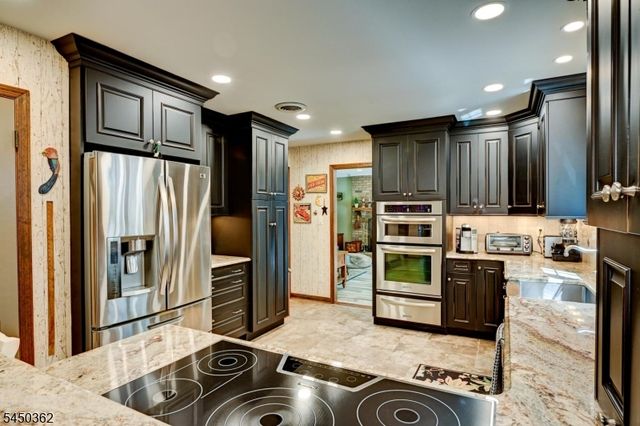 30 Cherry Tree Ln, Kinnelon Boro, NJ 07405