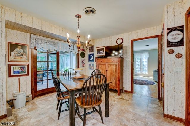 30 Cherry Tree Ln, Kinnelon Boro, NJ 07405