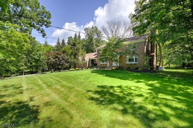 30 Cherry Tree Ln, Kinnelon Boro, NJ 07405