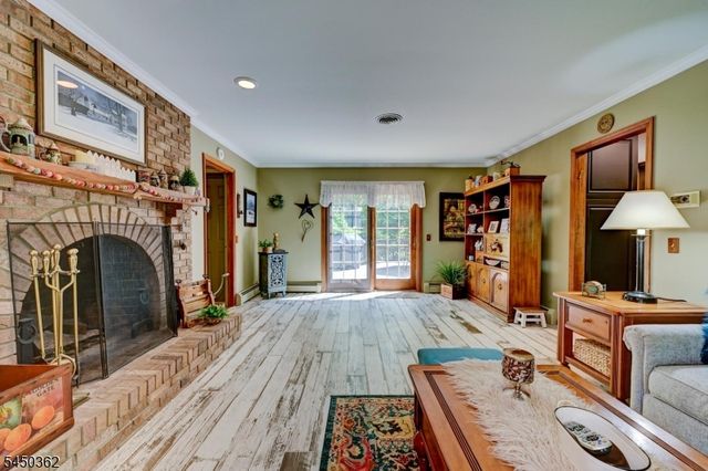 30 Cherry Tree Ln, Kinnelon Boro, NJ 07405