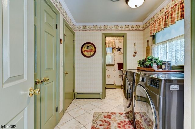 30 Cherry Tree Ln, Kinnelon Boro, NJ 07405