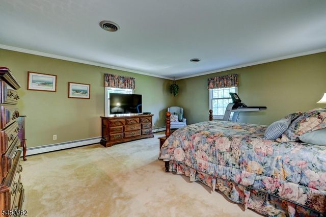 30 Cherry Tree Ln, Kinnelon Boro, NJ 07405