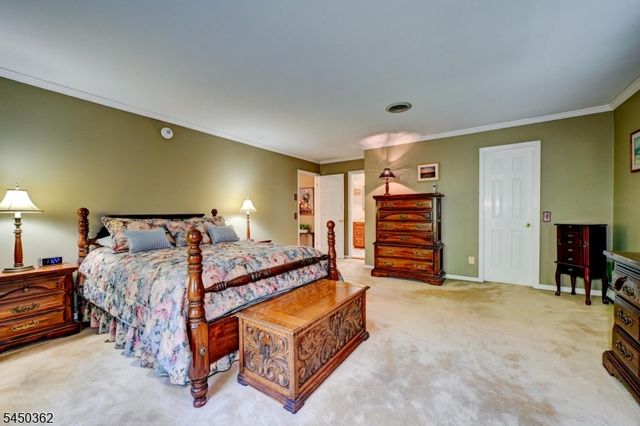 30 Cherry Tree Ln, Kinnelon Boro, NJ 07405