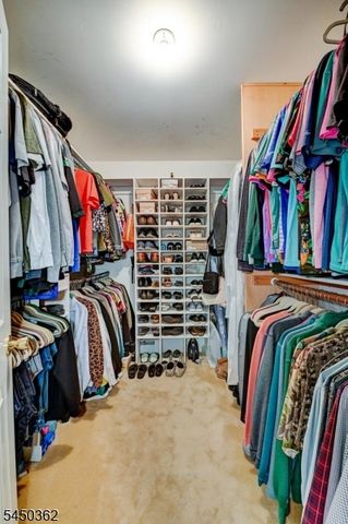 30 Cherry Tree Ln, Kinnelon Boro, NJ 07405