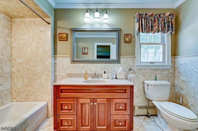 30 Cherry Tree Ln, Kinnelon Boro, NJ 07405