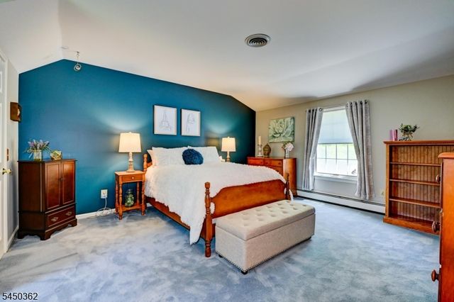 30 Cherry Tree Ln, Kinnelon Boro, NJ 07405