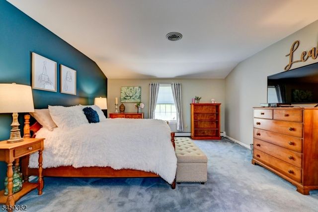30 Cherry Tree Ln, Kinnelon Boro, NJ 07405