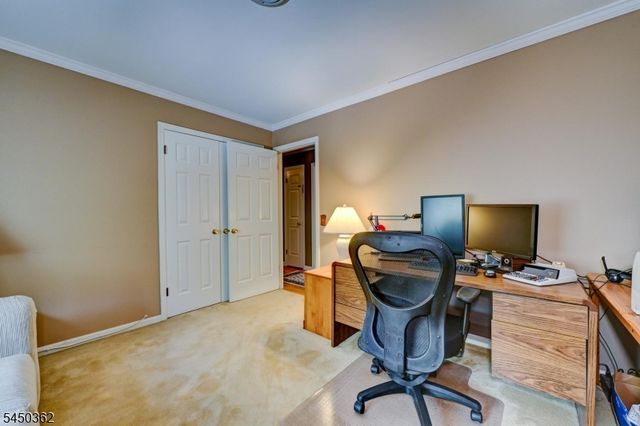 30 Cherry Tree Ln, Kinnelon Boro, NJ 07405