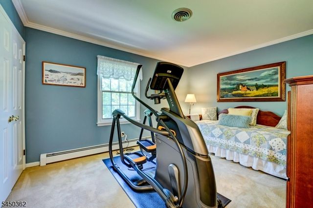 30 Cherry Tree Ln, Kinnelon Boro, NJ 07405