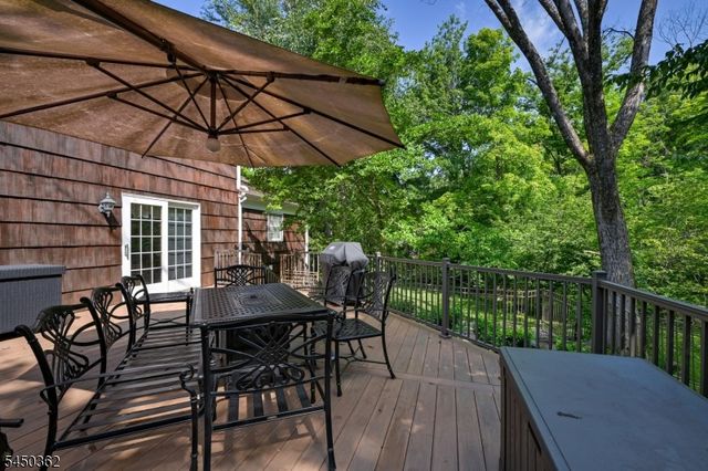 30 Cherry Tree Ln, Kinnelon Boro, NJ 07405