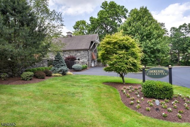30 Cherry Tree Ln, Kinnelon Boro, NJ 07405