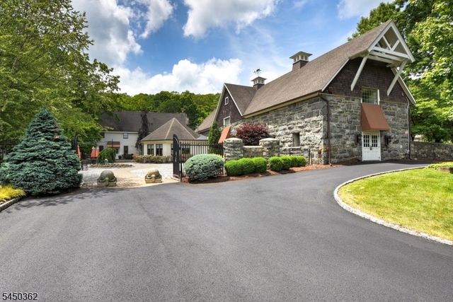 30 Cherry Tree Ln, Kinnelon Boro, NJ 07405