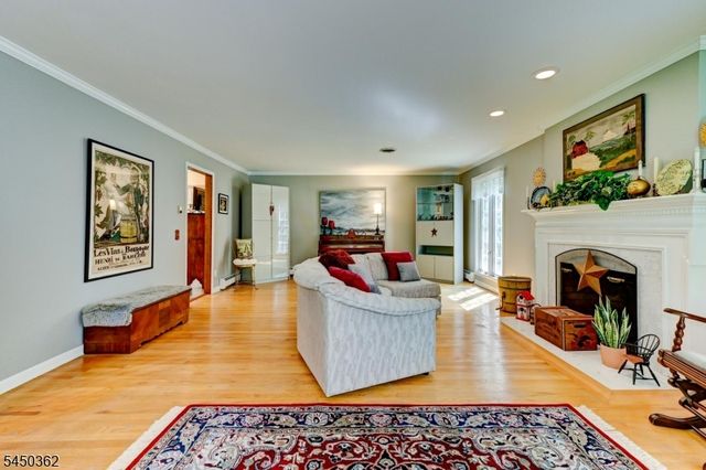 30 Cherry Tree Ln, Kinnelon Boro, NJ 07405