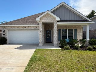 58 Saltmeadow Circle, Ocean Springs, MS 39564