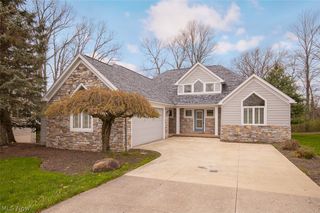 7282 Holzhauer Road, Sagamore Hills, OH 44067