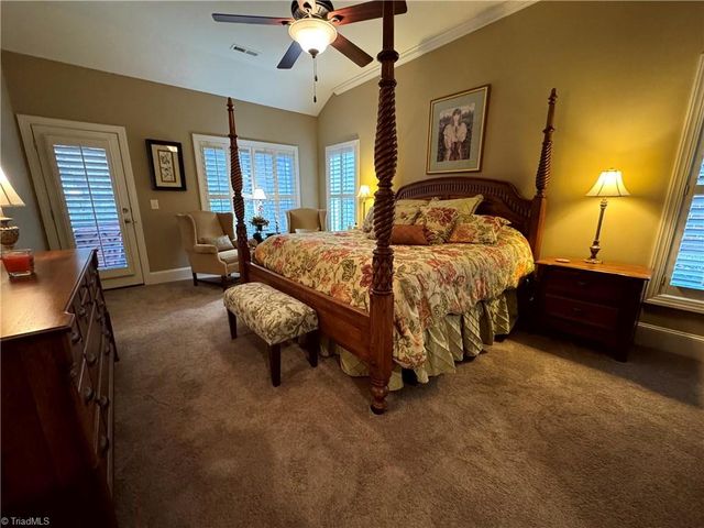 5563 Foxgate Circle, Winston-salem, NC 27106