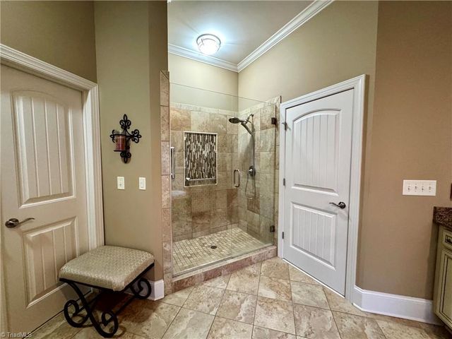 5563 Foxgate Circle, Winston-salem, NC 27106