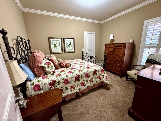 5563 Foxgate Circle, Winston-salem, NC 27106