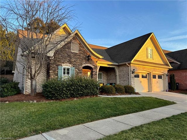 5563 Foxgate Circle, Winston-salem, NC 27106