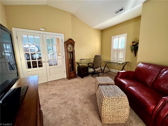 5563 Foxgate Circle, Winston-salem, NC 27106