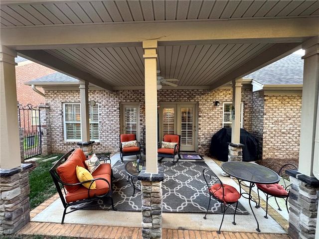 5563 Foxgate Circle, Winston-salem, NC 27106