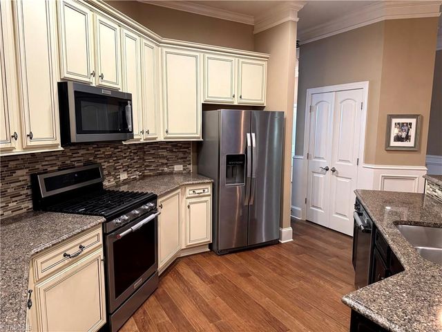 5563 Foxgate Circle, Winston-salem, NC 27106