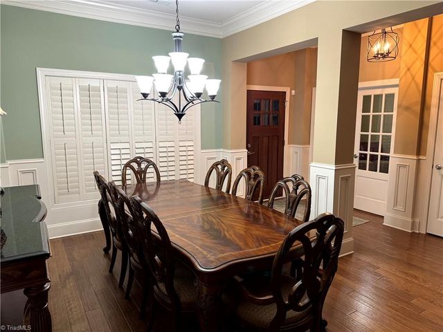 5563 Foxgate Circle, Winston-salem, NC 27106