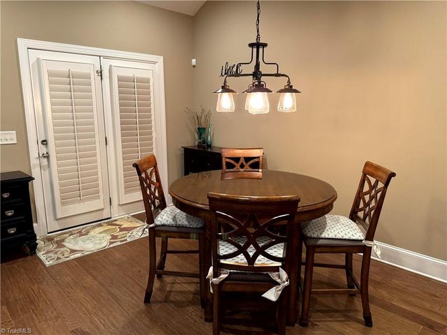 5563 Foxgate Circle, Winston-salem, NC 27106