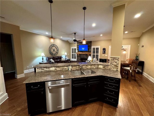 5563 Foxgate Circle, Winston-salem, NC 27106