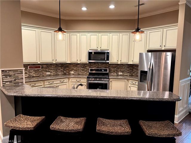 5563 Foxgate Circle, Winston-salem, NC 27106