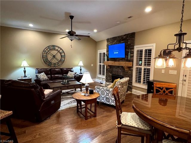 5563 Foxgate Circle, Winston-salem, NC 27106