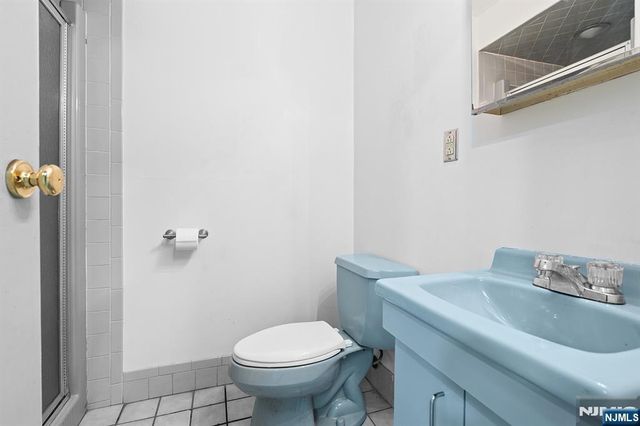 8 E Us-46 1, Lodi, NJ 07644