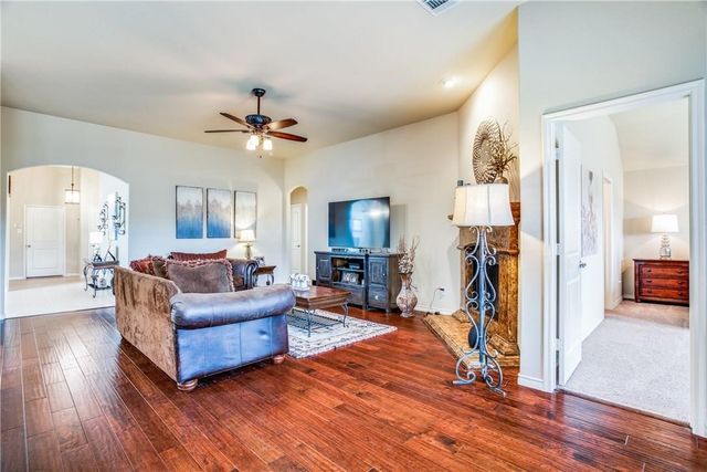 1009 Kerrville Way, Mckinney, TX 75072
