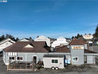 925 CHETCO Ave, Brookings, OR 97415